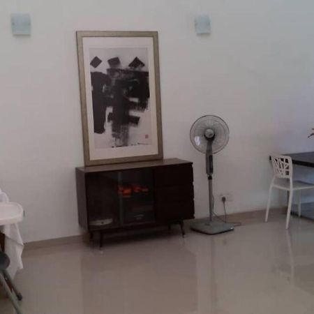 Terrace House Near Stulang Laut Ciq Midvalley Ksl For 7Pax Джохор-Бару Экстерьер фото