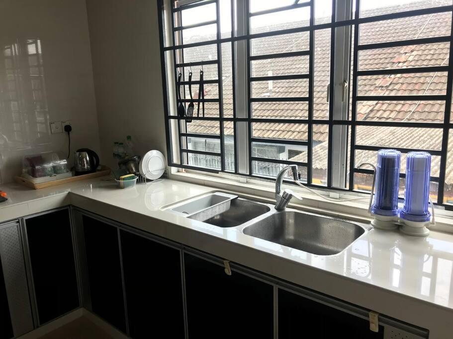 Terrace House Near Stulang Laut Ciq Midvalley Ksl For 7Pax Джохор-Бару Экстерьер фото