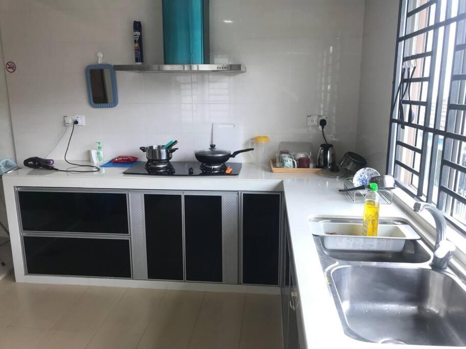 Terrace House Near Stulang Laut Ciq Midvalley Ksl For 7Pax Джохор-Бару Экстерьер фото