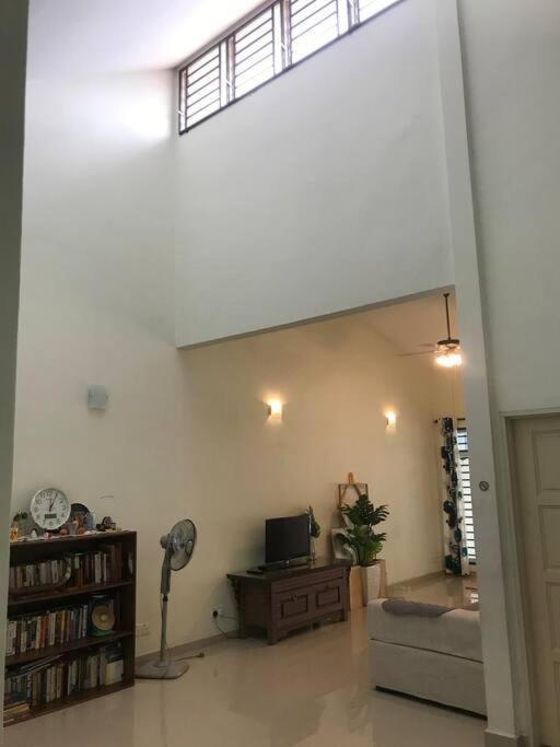 Terrace House Near Stulang Laut Ciq Midvalley Ksl For 7Pax Джохор-Бару Экстерьер фото