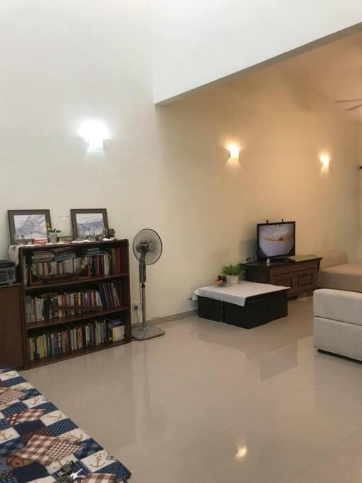 Terrace House Near Stulang Laut Ciq Midvalley Ksl For 7Pax Джохор-Бару Экстерьер фото