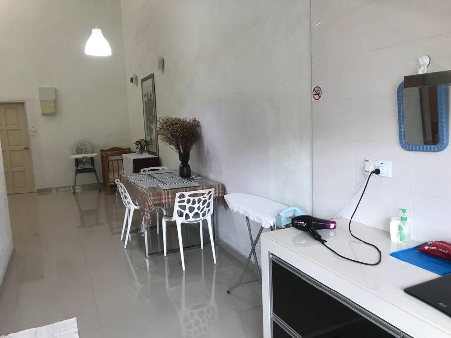 Terrace House Near Stulang Laut Ciq Midvalley Ksl For 7Pax Джохор-Бару Экстерьер фото