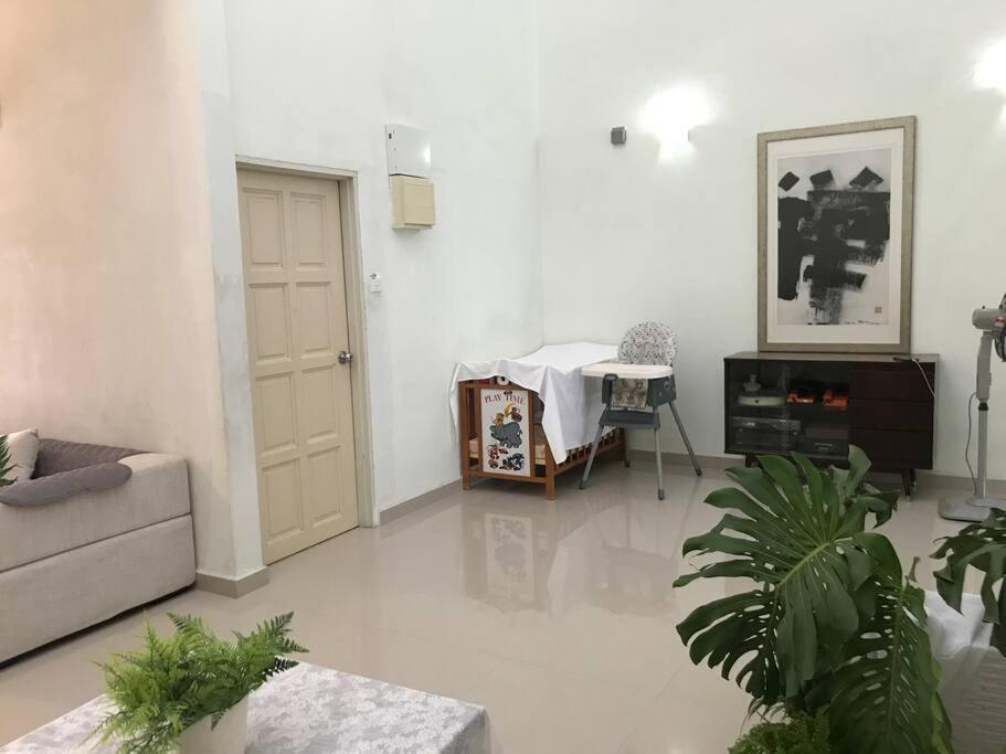 Terrace House Near Stulang Laut Ciq Midvalley Ksl For 7Pax Джохор-Бару Экстерьер фото
